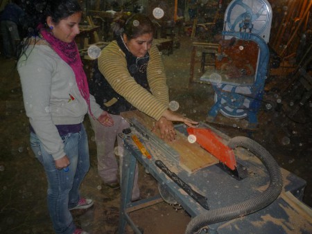 ALUMNOS EN CARPINTERIA