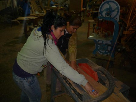 ALUMNOS EN CARPINTERIA